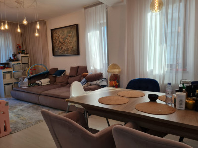 SISESTI - ROMPETROL, 4 CAMERE 83 MP UTILI + CURTE PROPRIE 62 MP, 2XPARCARE!